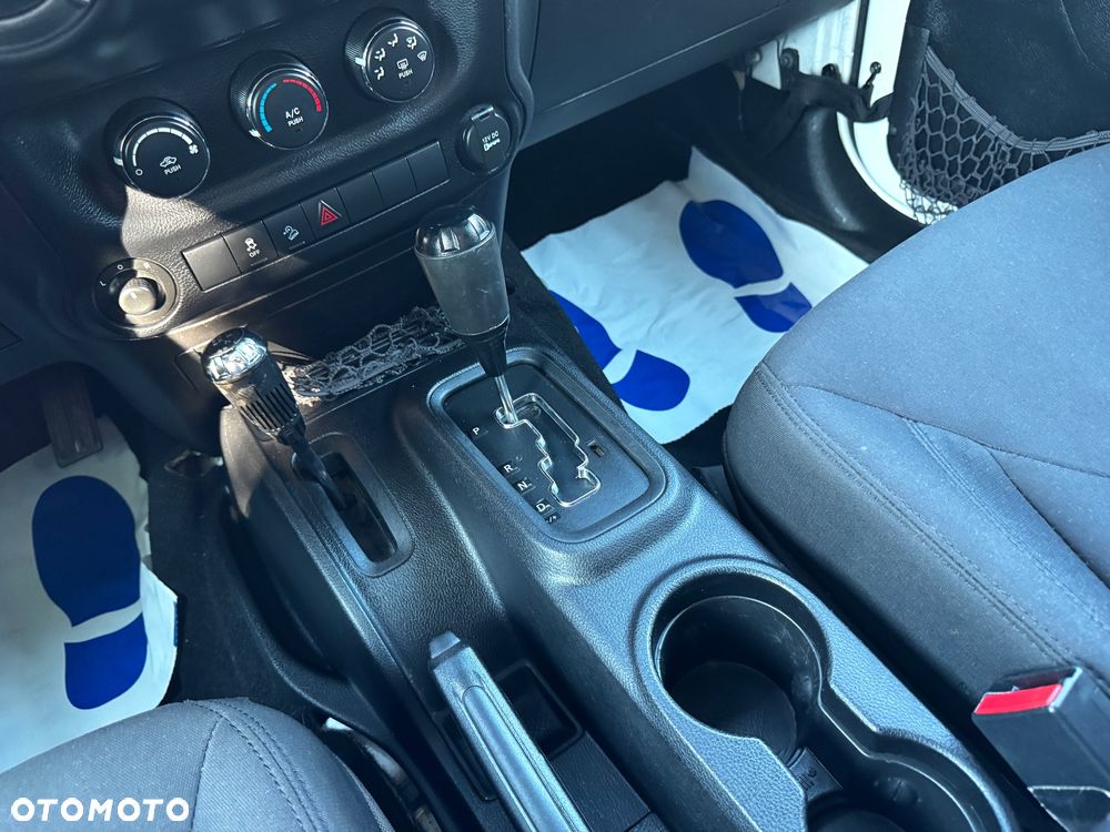 Jeep Wrangler 3.6 Unlim Sahara - 12