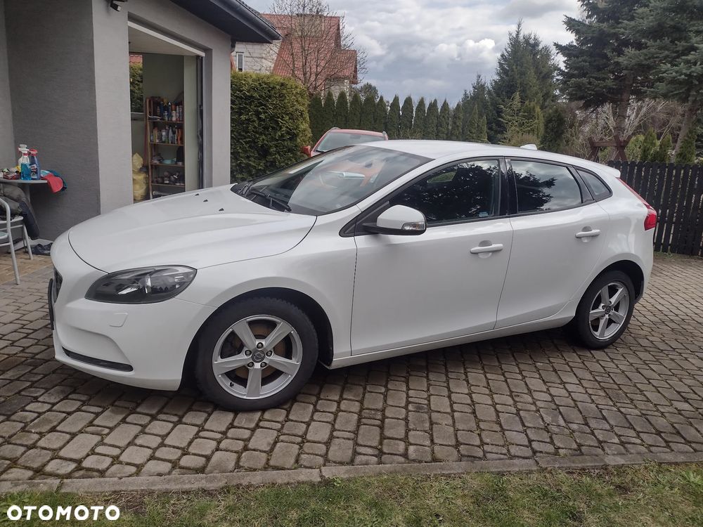 Volvo V40 T3 Momentum - 1