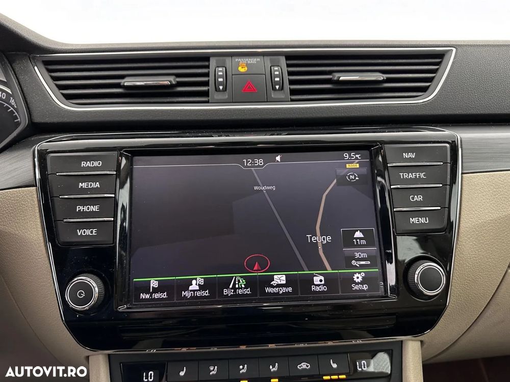 Skoda Superb 2.0 TDI Premium Edition - 18