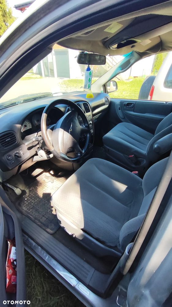 Chrysler Town & Country - 7