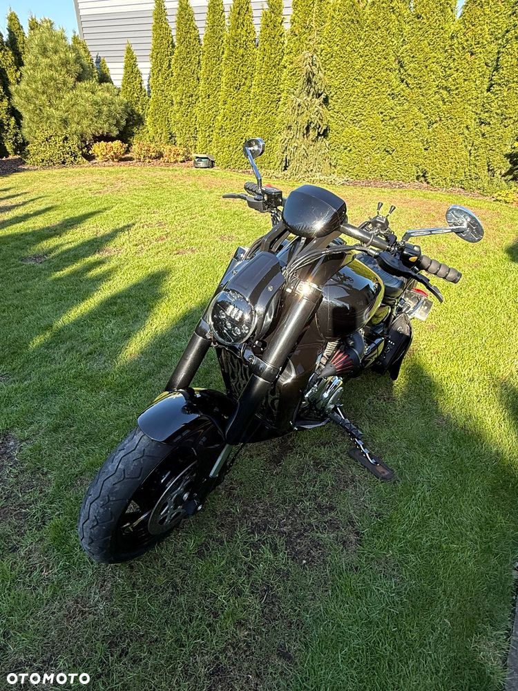 Suzuki Intruder - 3