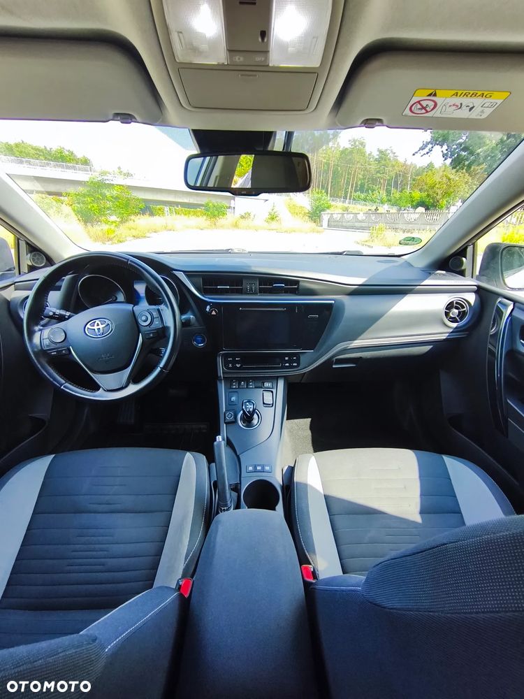 Toyota Auris Hybrid 135 Prestige - 21