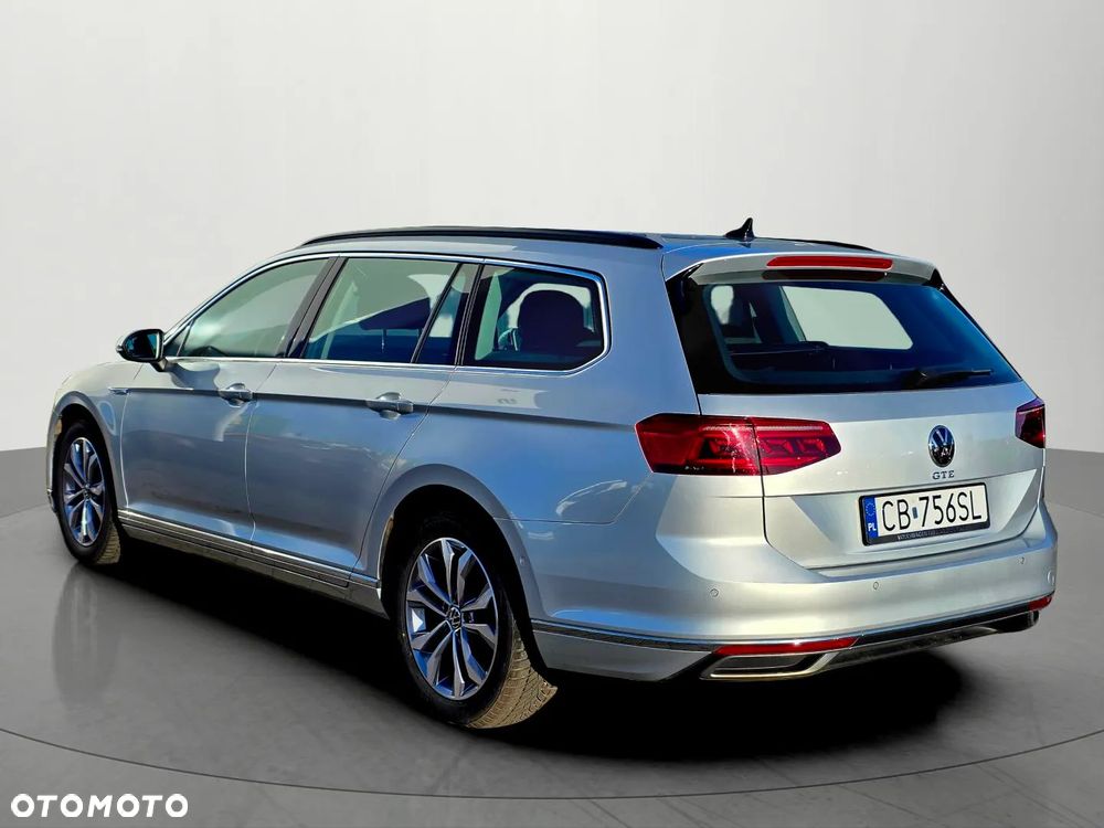 Volkswagen Passat - 4