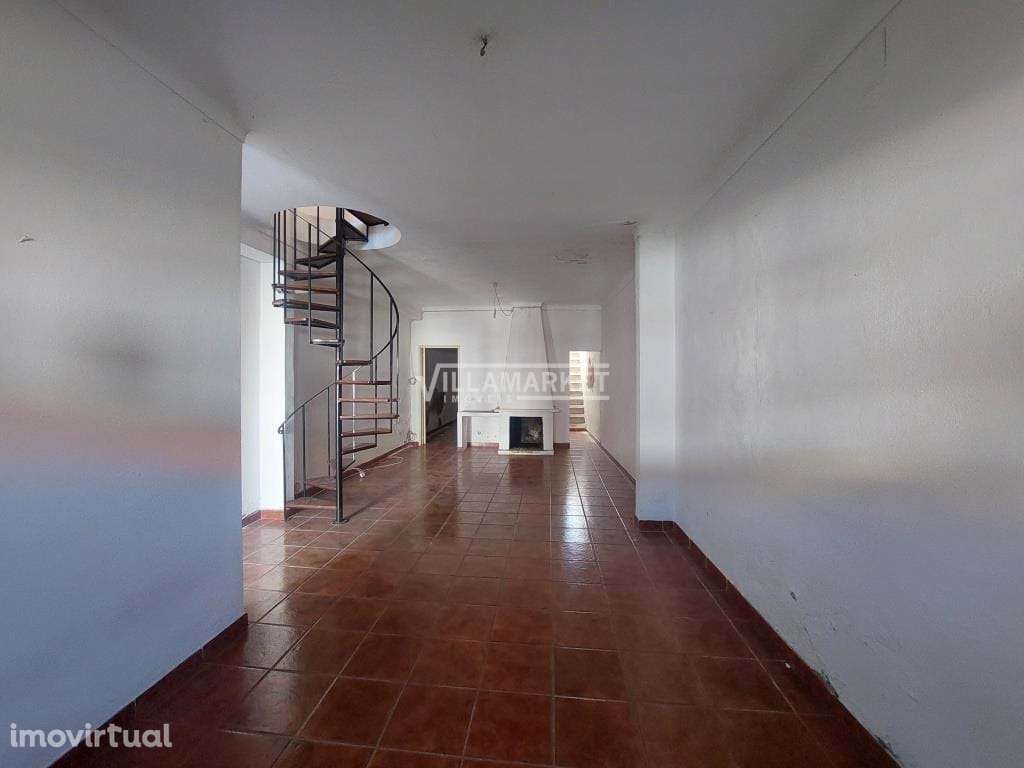 Moradia V3 da banca para reabilitar situada em Ferreira do Alentejo - Grande imagem: 4/17