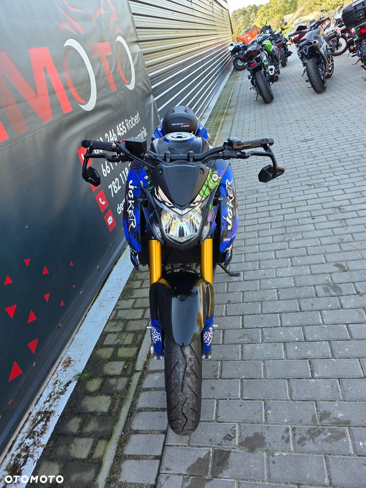 Suzuki GSX - 17