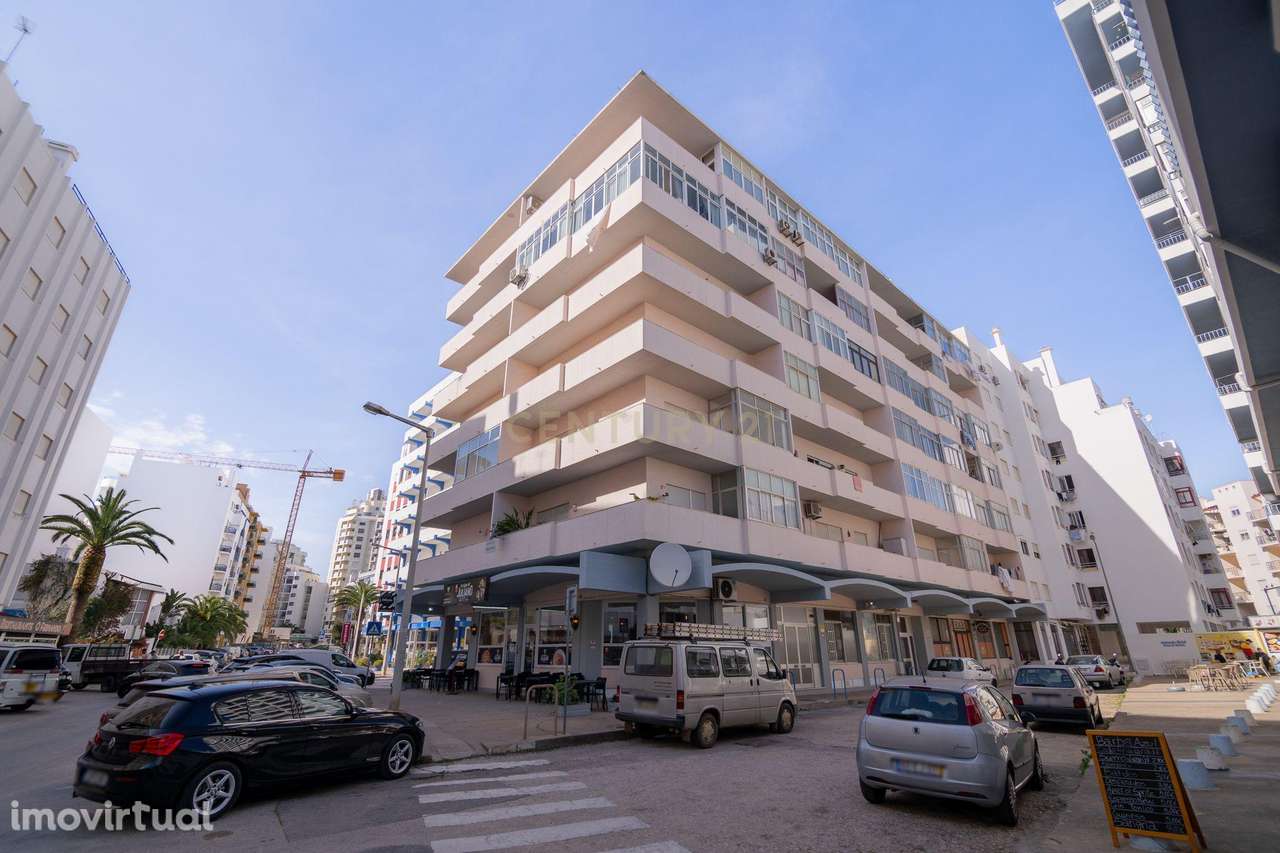 APARTAMENTO TOTALMENTE REMODELADO COM AMPLAS VARANDAS A PASSOS DA PRAI - Grande imagem: 2/24