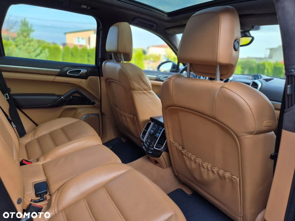 Porsche Cayenne - 23