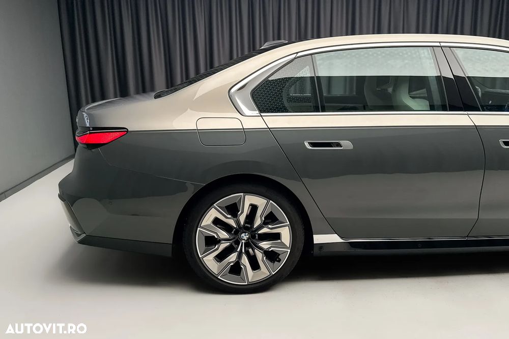BMW Seria 7 740d xDrive MHEV - 11