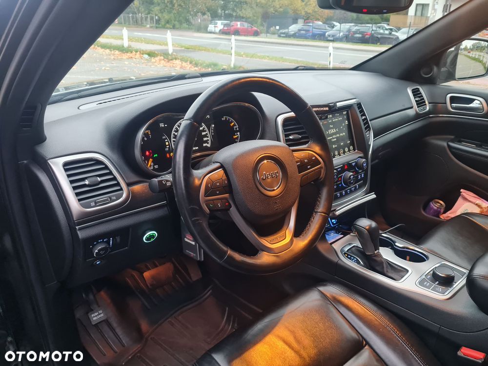 Jeep Grand Cherokee - 27