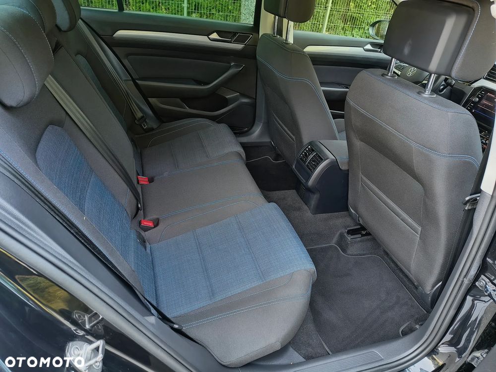 Volkswagen Passat - 19