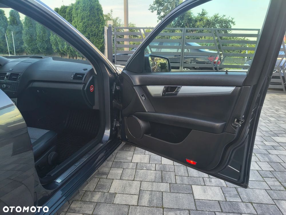 Mercedes-Benz Klasa C 180 Kompressor BlueEFFICIENCY Avantgarde - 16