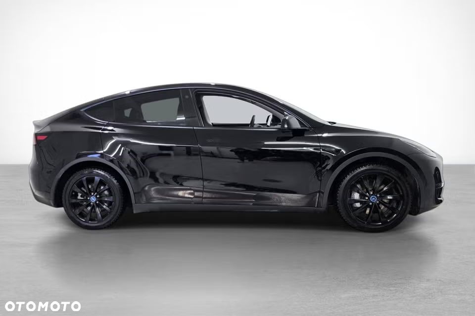 Tesla Model Y Long Range AWD - 4