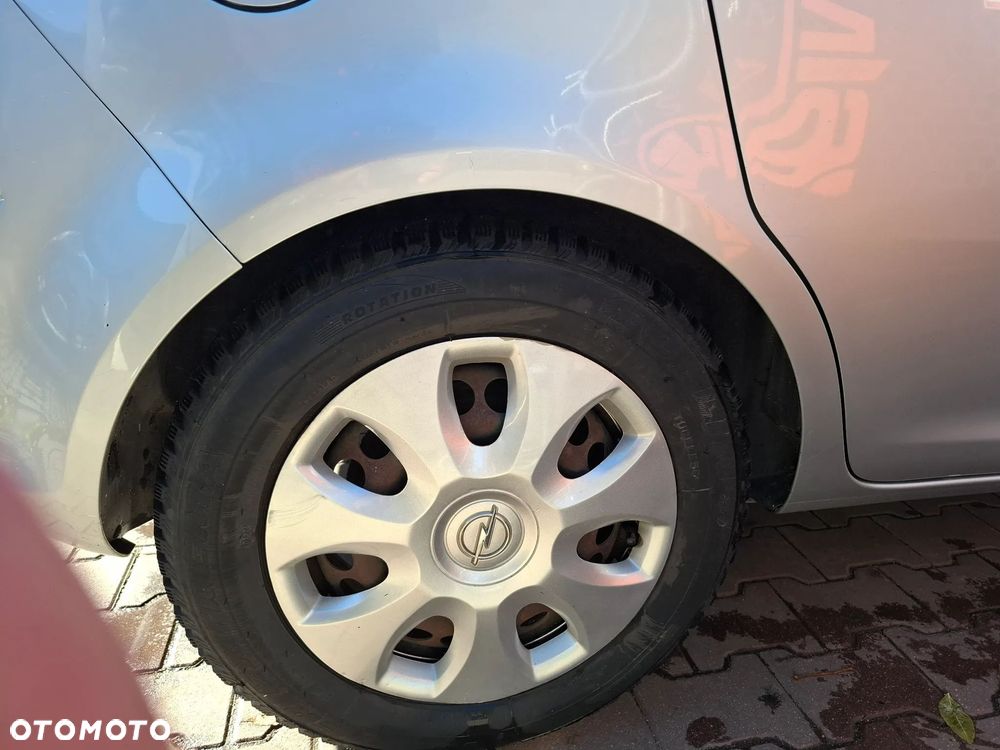 Opel Corsa 2012 photo 2