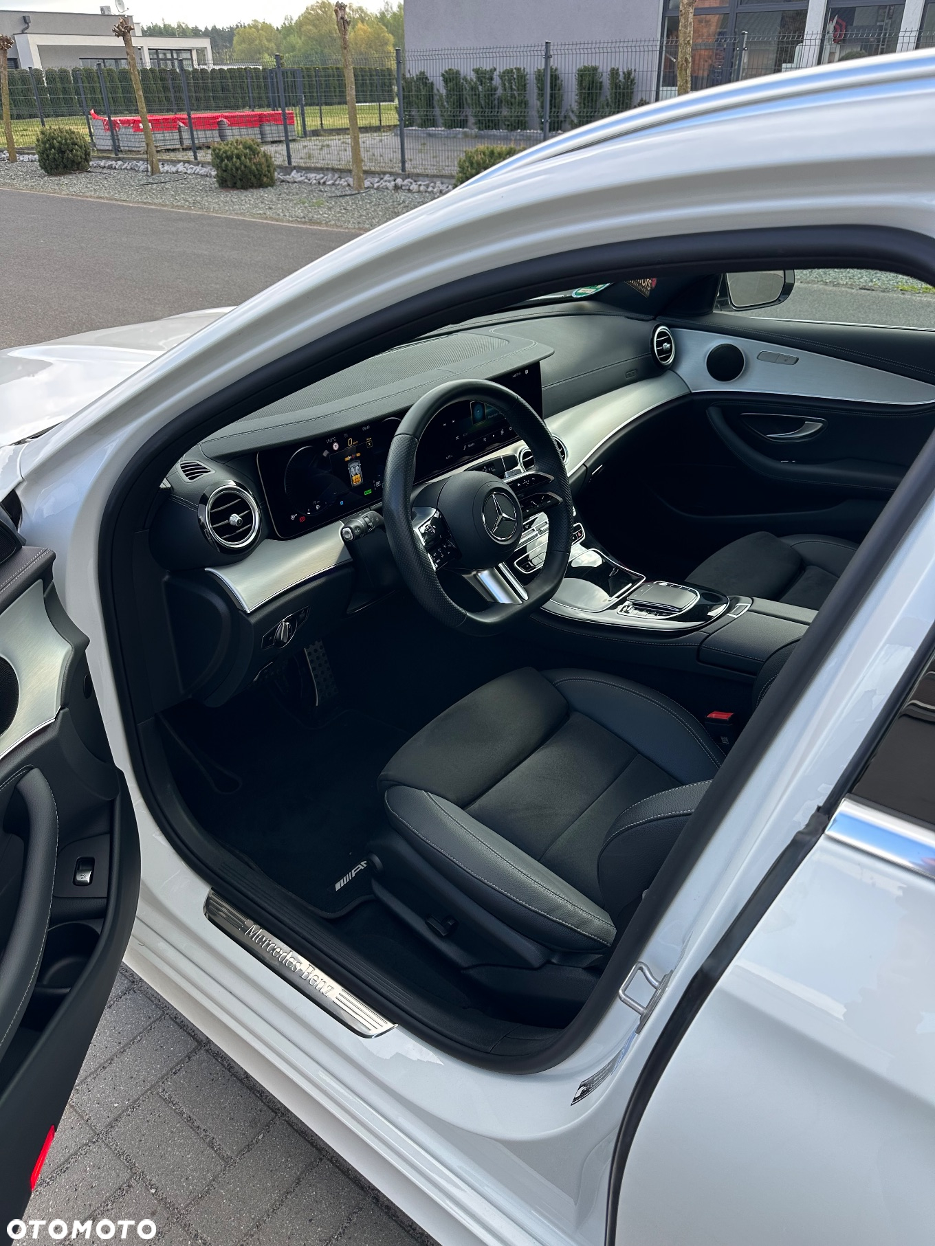 Mercedes-Benz Klasa E 300 d 4Matic T 9G-TRONIC AMG Line - 18