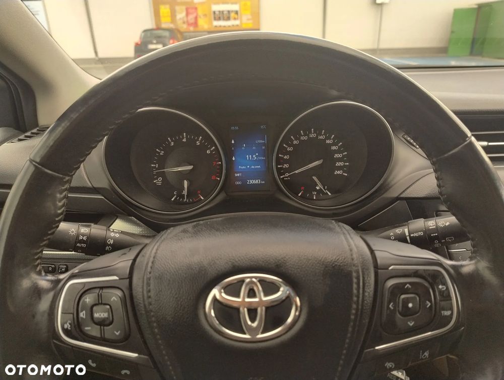Toyota Avensis 1.8 Comfort - 12