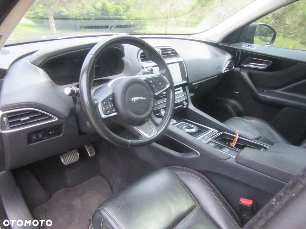 Jaguar F-Pace 30t AWD Prestige - 11