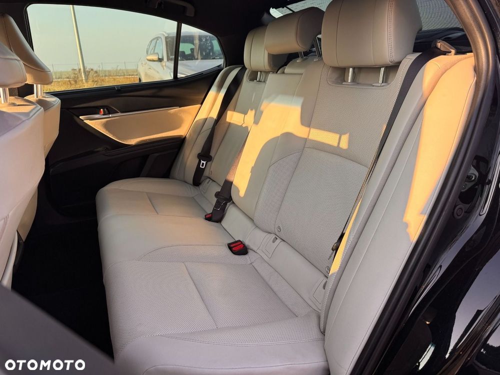 Toyota Camry - 11