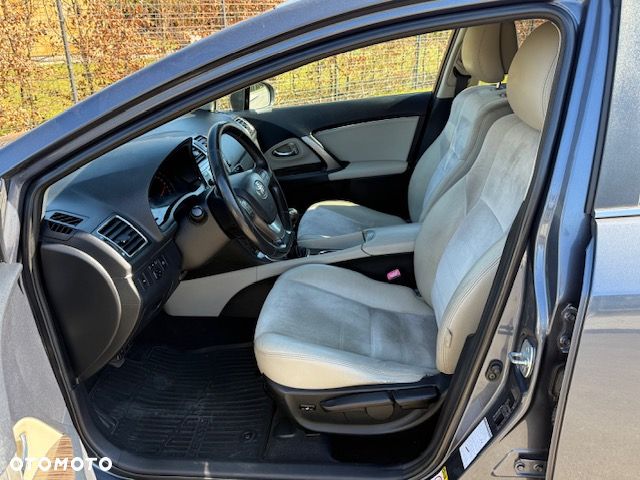 Toyota Avensis 2.0 D-4D Premium - 9