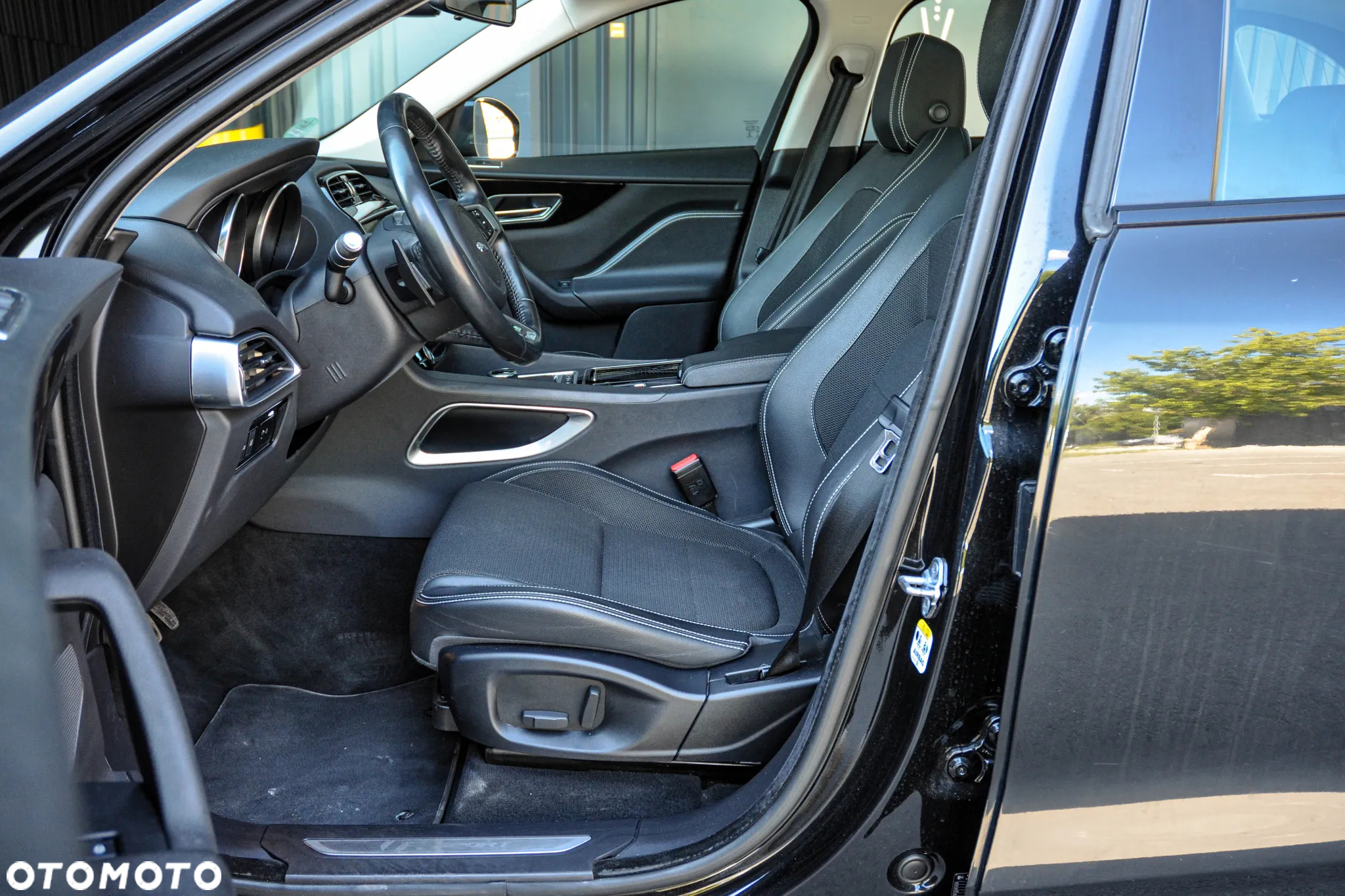 Jaguar F-Pace 2.0 i4D AWD R-Sport - 7