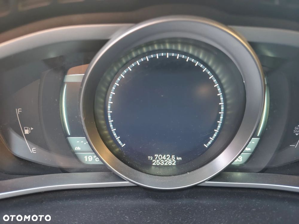 Volvo V40 D2 R-Design - 4