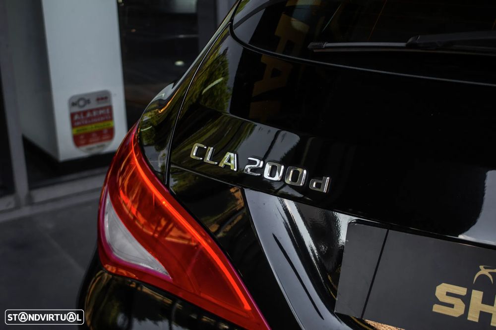 Mercedes-Benz CLA 200 d 4Matic 7G-DCT - 4