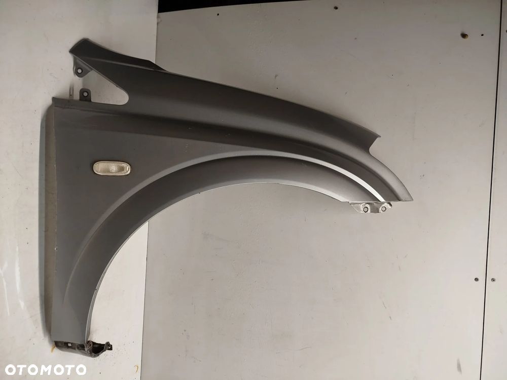 ^ BŁOTNIK PRZÓD PRZEDNI PRAWY SSANG YOUNG KYRON SREBRNY - 1