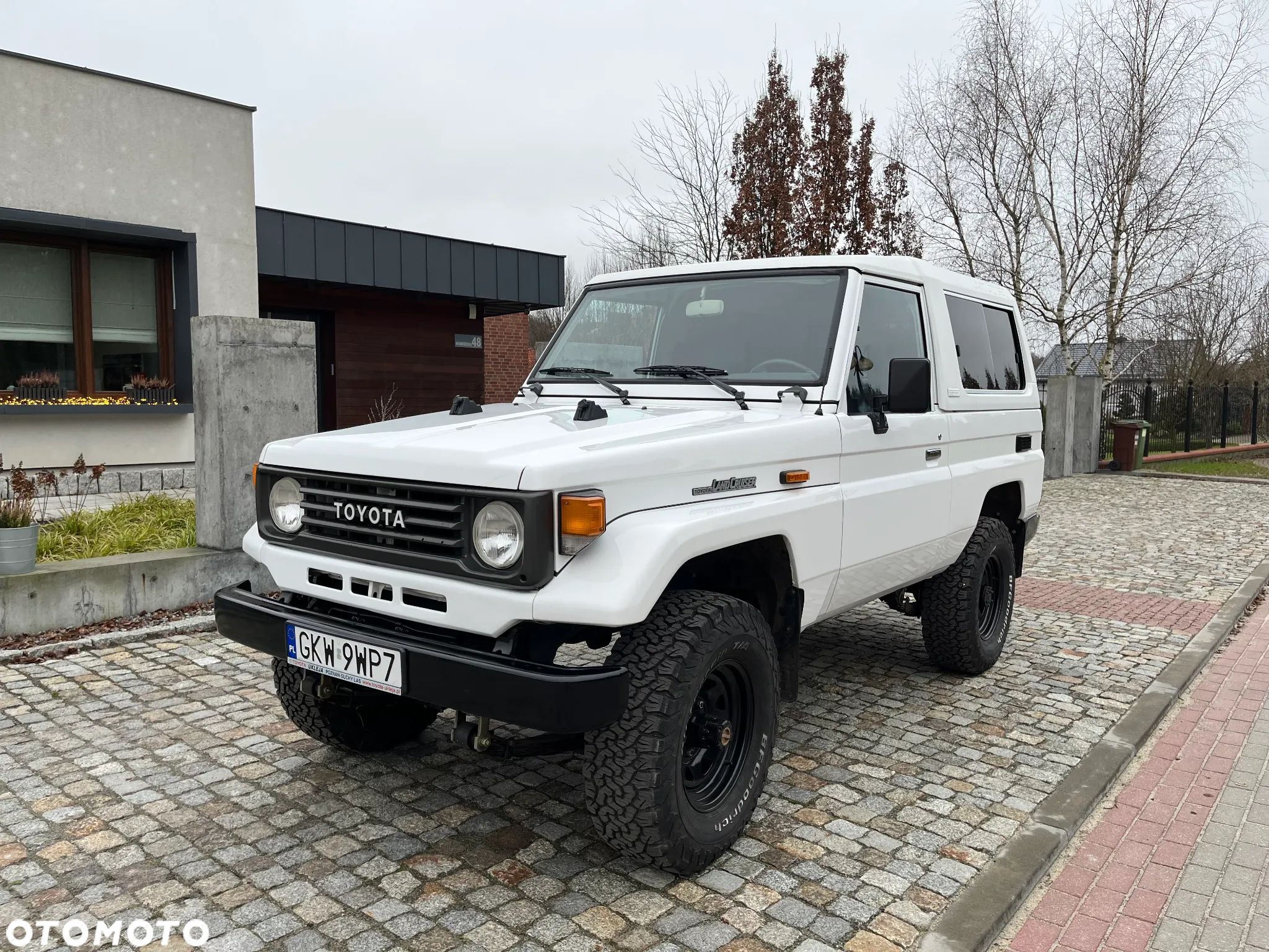 Toyota Land Cruiser HT LX - 1