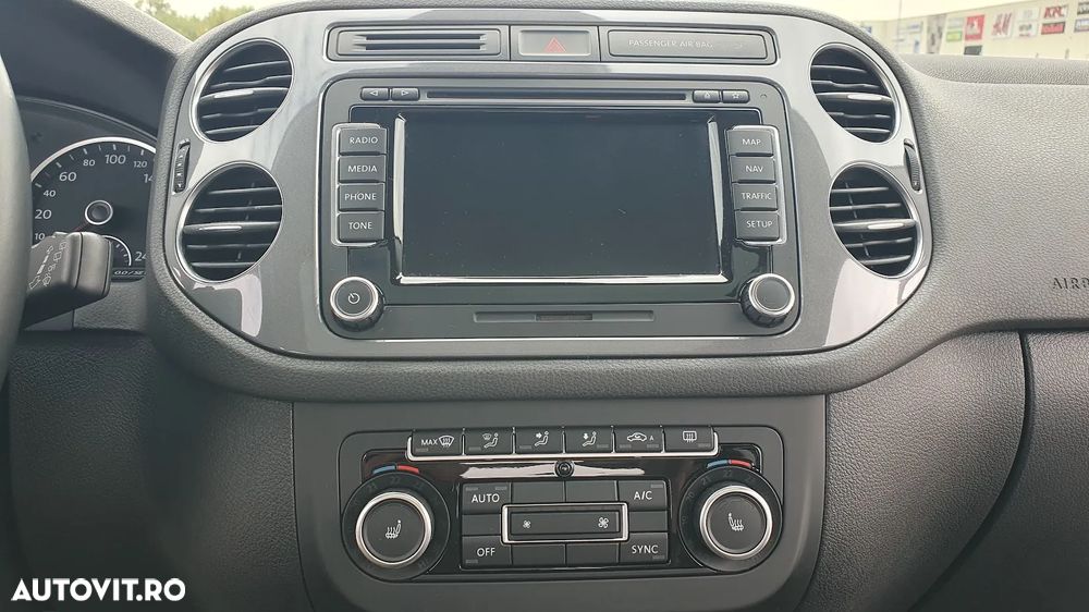 Volkswagen Tiguan 2.0 TDI DPF BlueMotion Technology Lounge Sport & Style - 29
