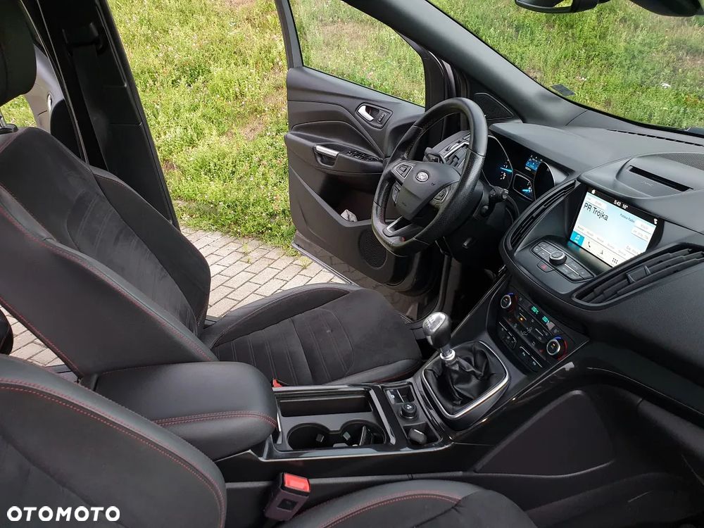 Ford Kuga 2.0 TDCi 4x4 ST-Line - 31
