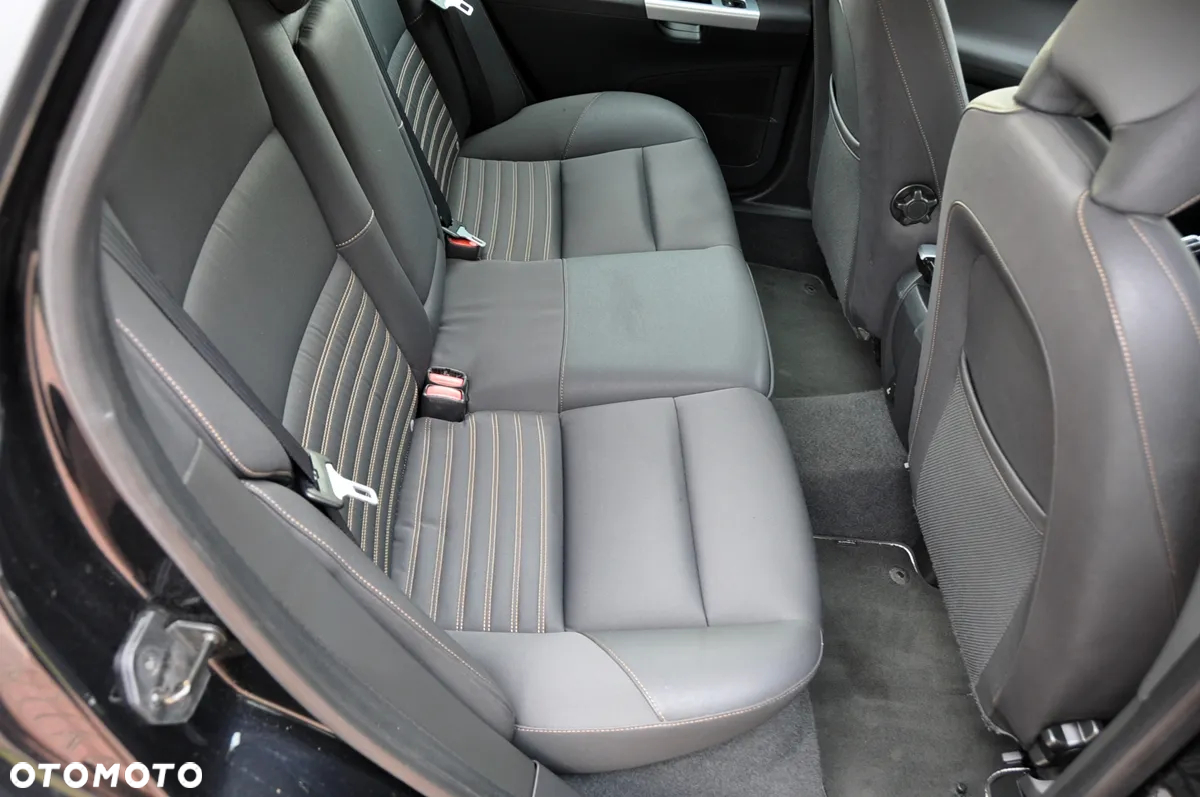Volvo V50 2.0 Momentum Euro5 - 13
