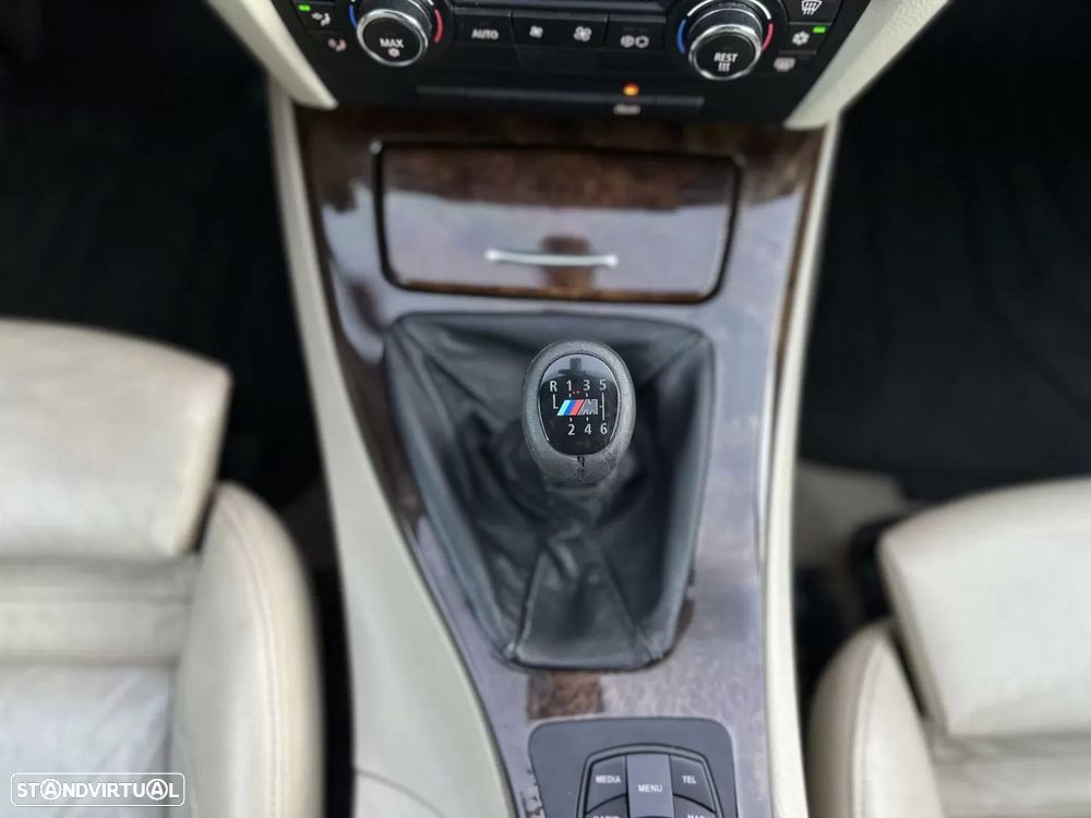 BMW 320 d Coupe - 32