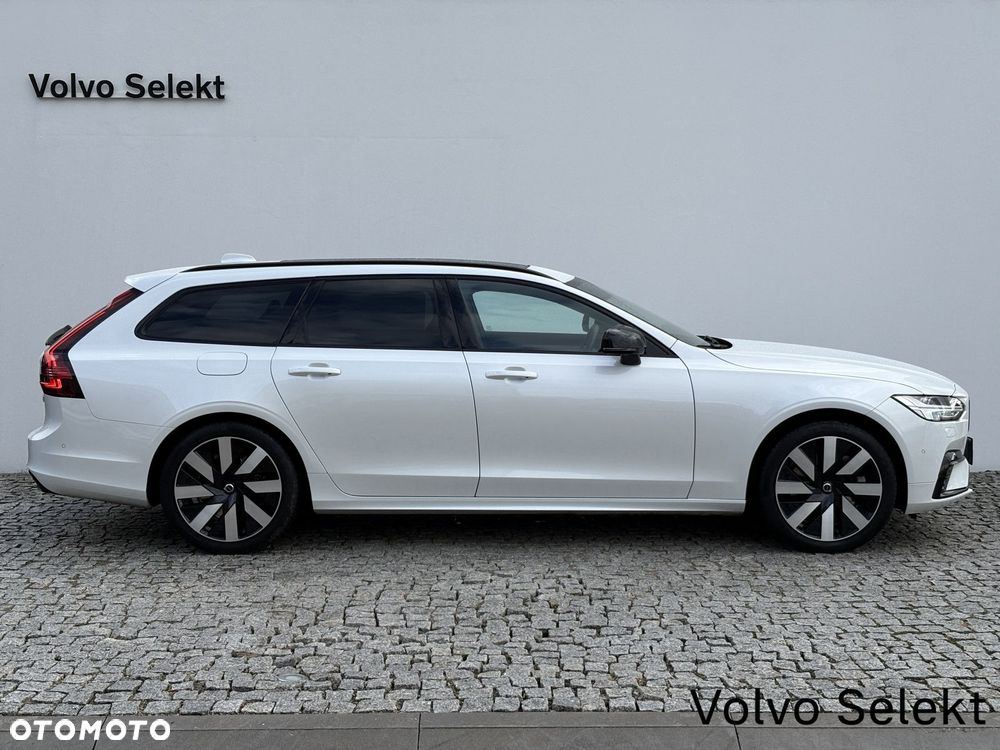 Volvo V90 2025