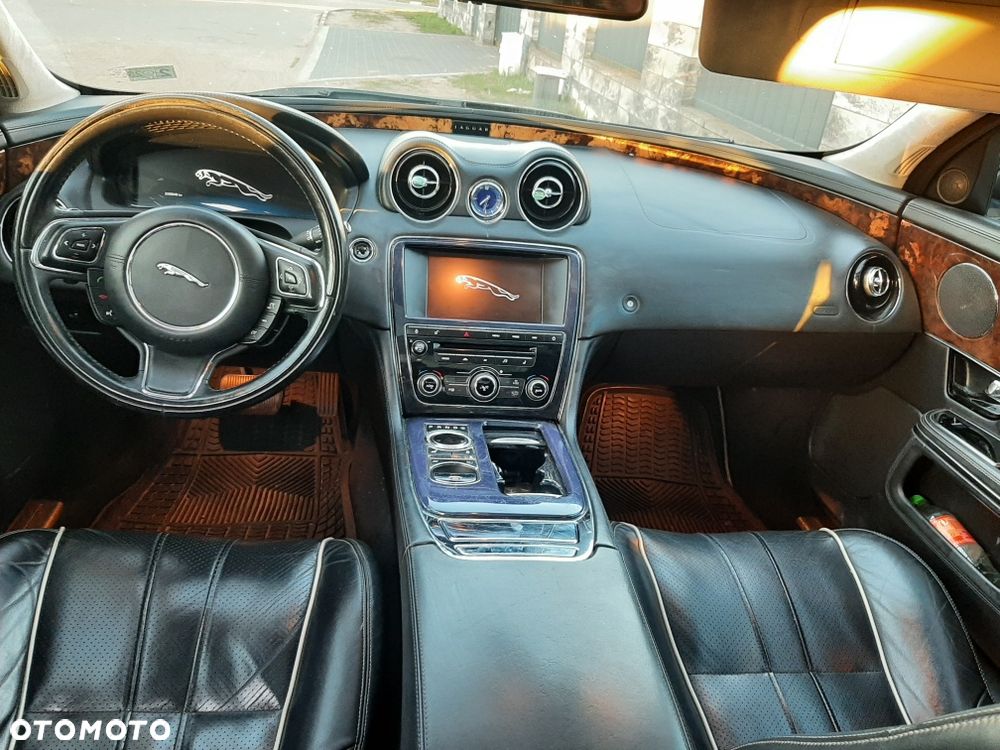 Jaguar XJ - 4