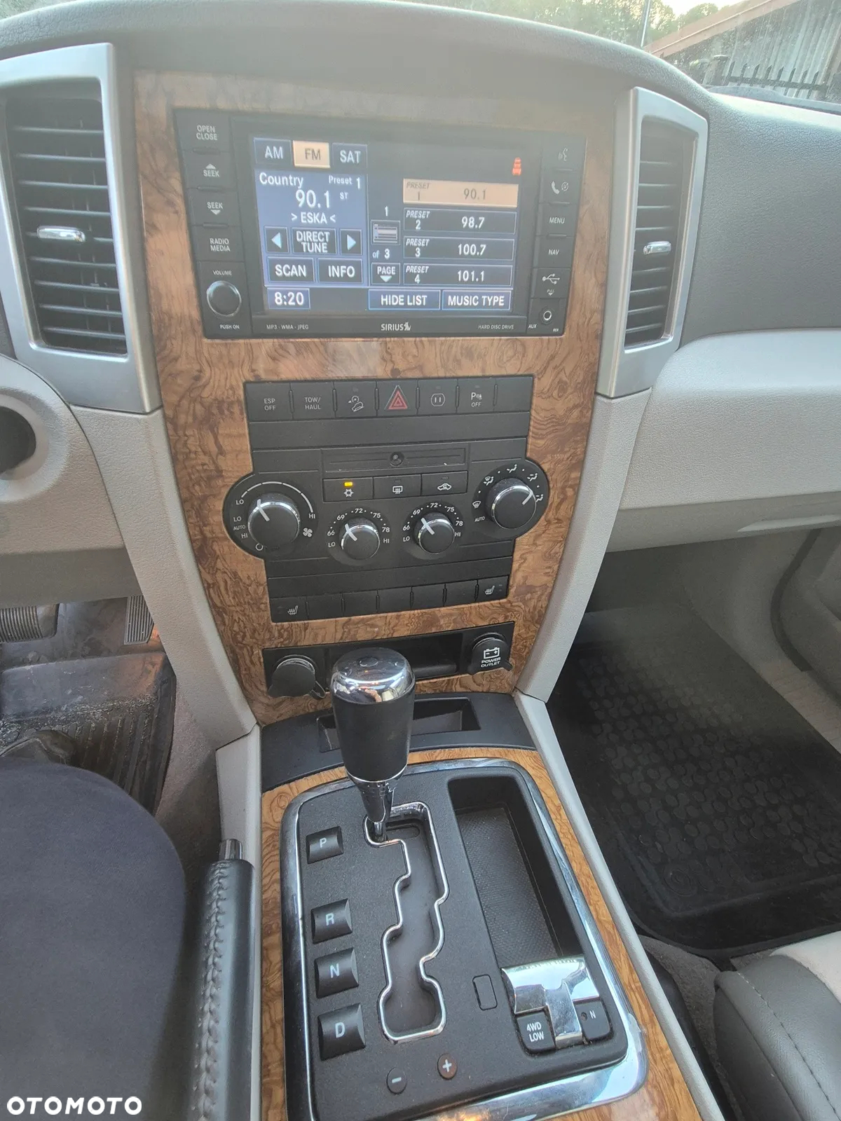 Jeep Grand Cherokee - 21