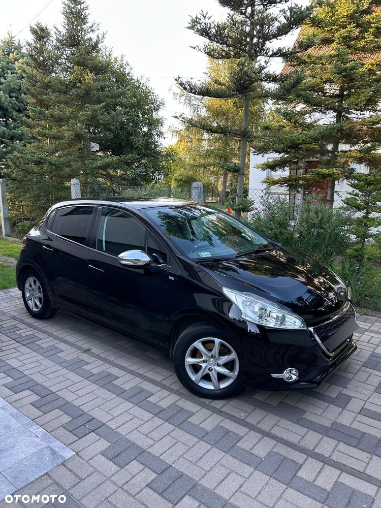 Peugeot 208 - 1