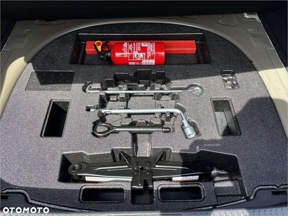 Toyota Camry 2.5 Hybrid Prestige CVT - 16