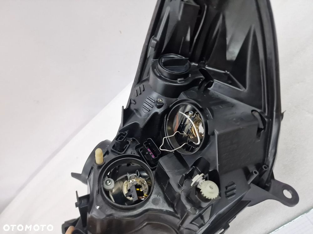 RENAULT CLIO IV LIFT 16- PRAWA LAMPA PRZEDNIA PRZÓD , NR 260100653R , NR AUKCJI LA56 - 15