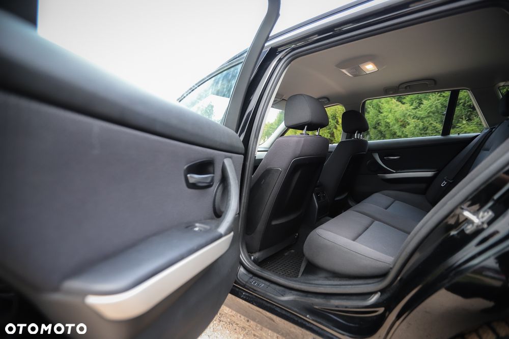 BMW Seria 3 318d - 11