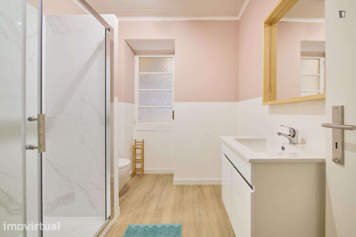 Quarto - localizado em Alameda Lisbon - Grande imagem: 2/48