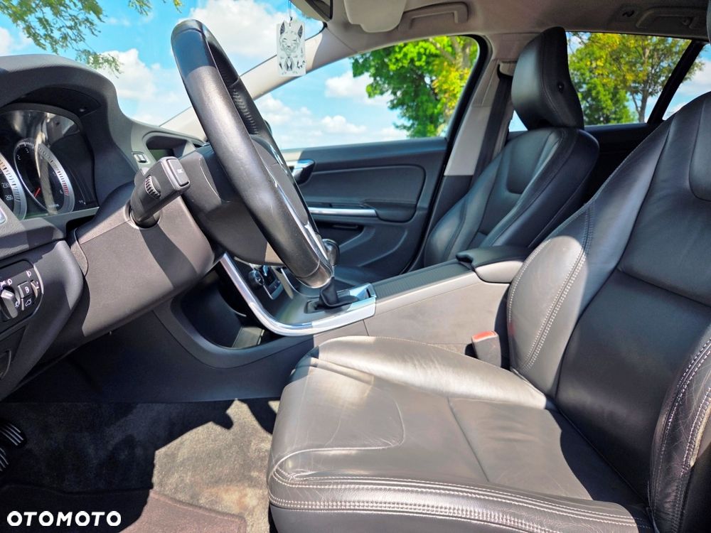 Volvo V60 D2 Momentum - 25