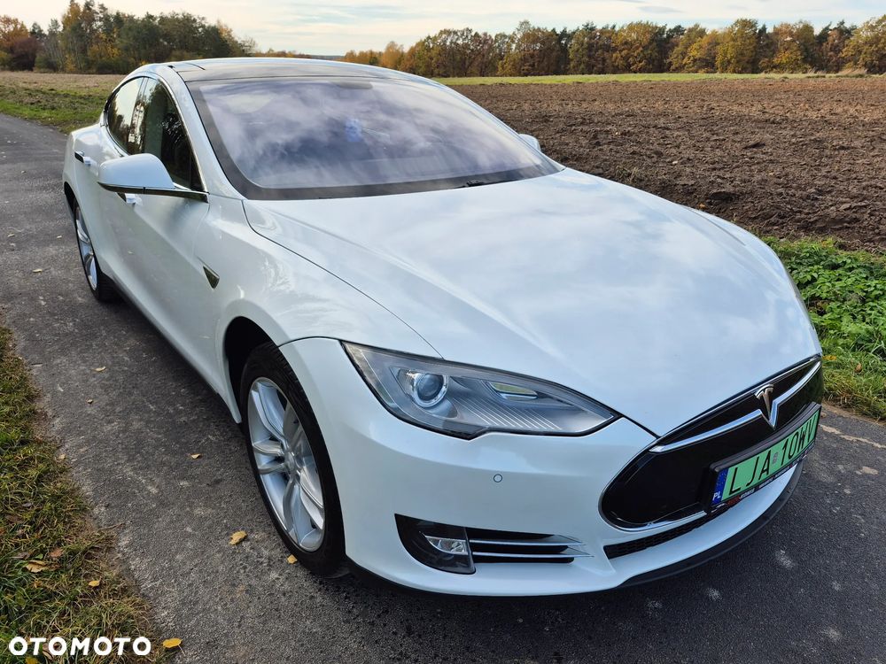 Tesla Model S - 7