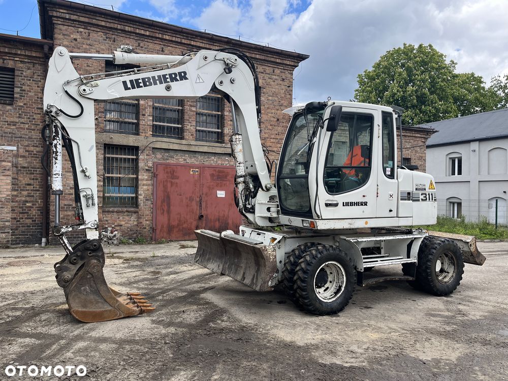Liebherr A311 - 1