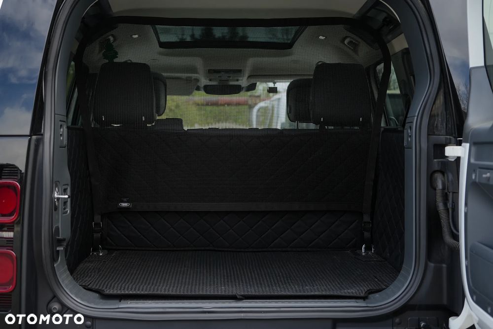Land Rover Defender 3.0 D300 mHEV X-Dynamic HSE - 18