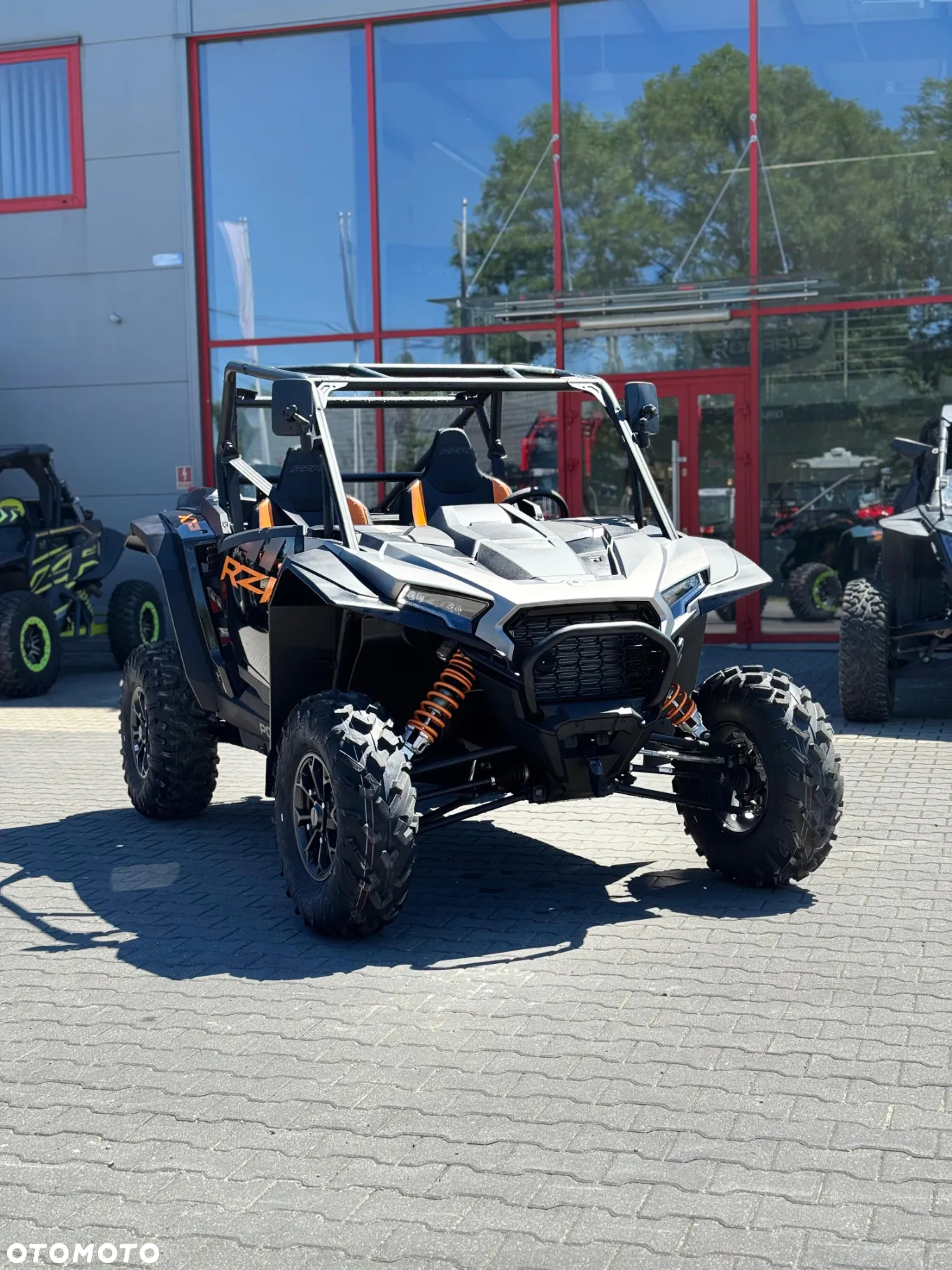 Polaris RZR - 12