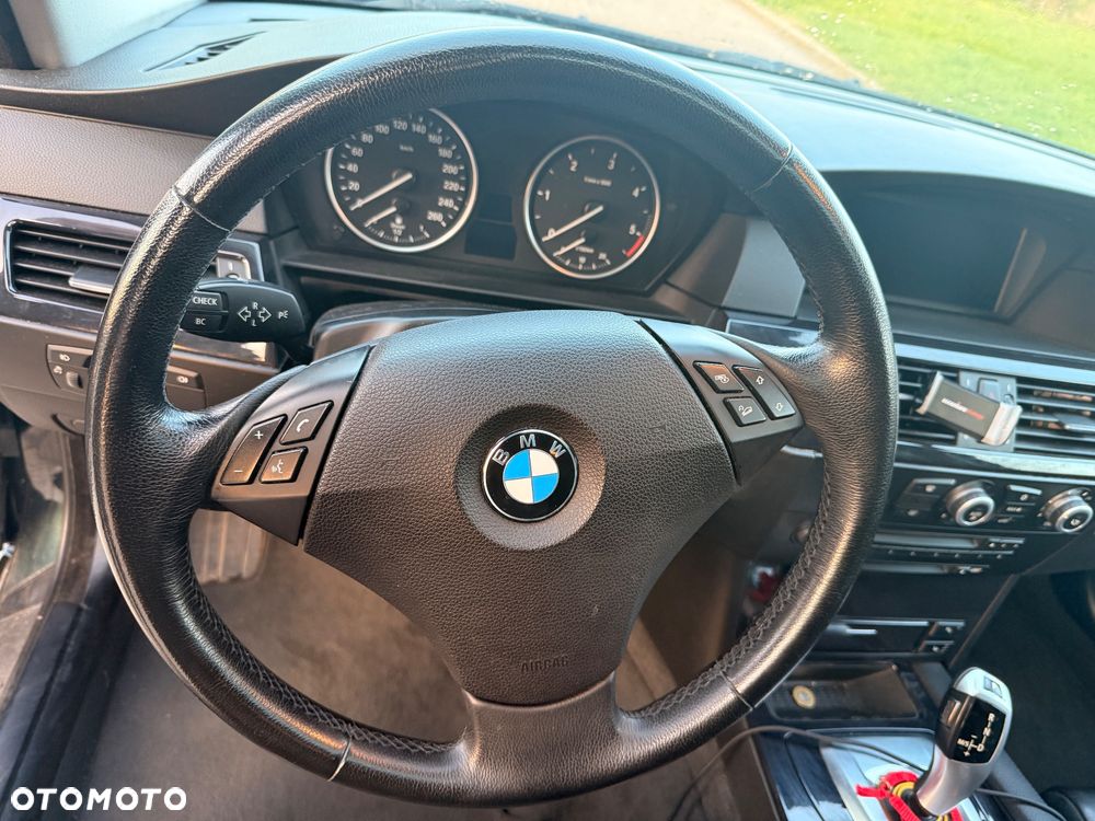 BMW Seria 5 530d xDrive - 14