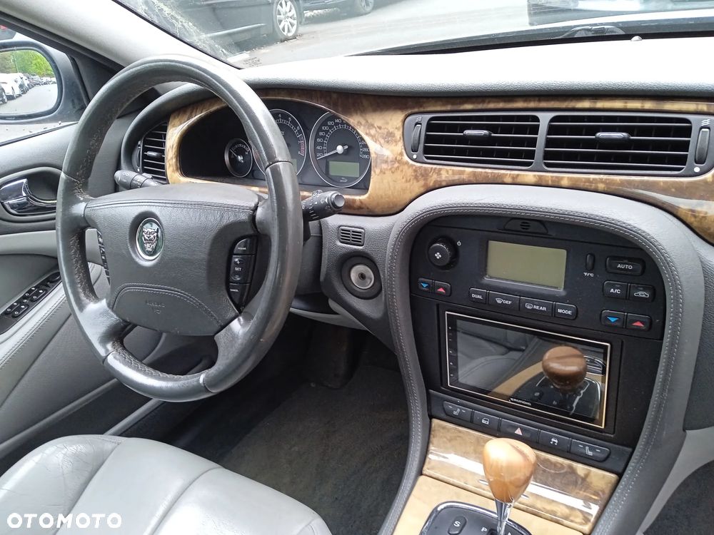 Jaguar S-Type - 19