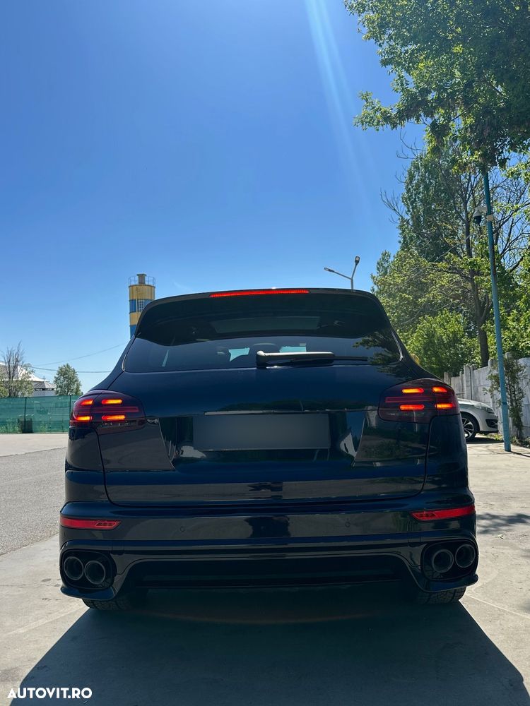 Porsche Cayenne - 4