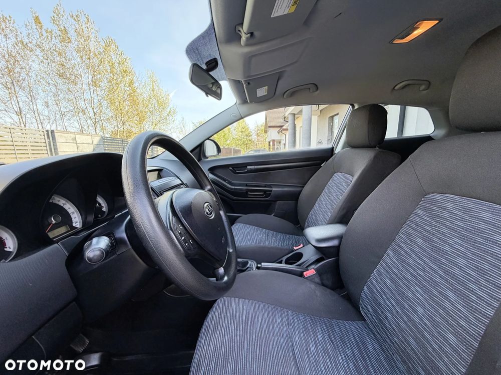 Kia Ceed - 9