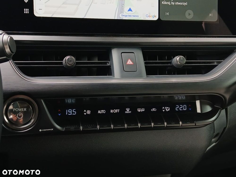 Lexus UX 300h F Sport AWD - 28