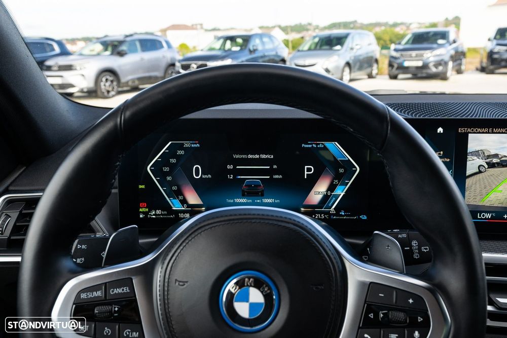 BMW 320 e Pack Desportivo M Auto — fotografia 19